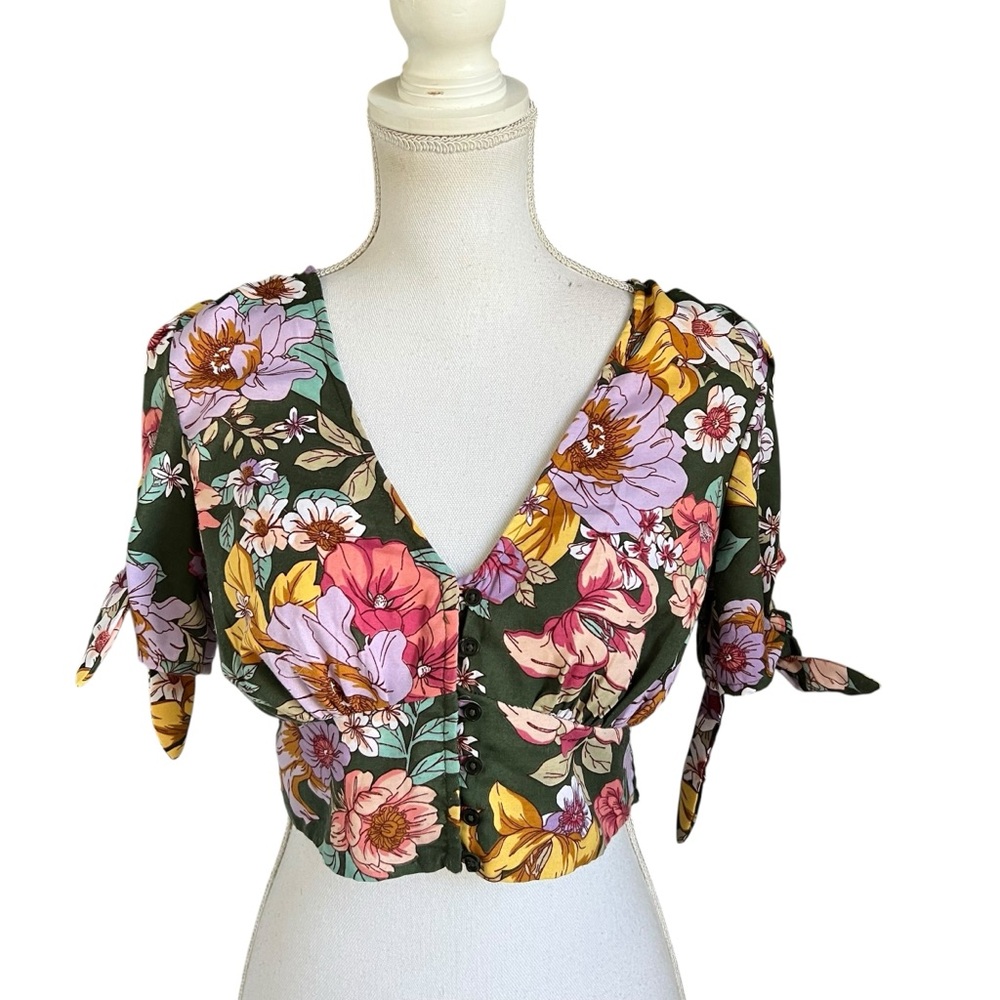 BOG Collective Floral Short Sleeve Crop Top
In Olive Rose